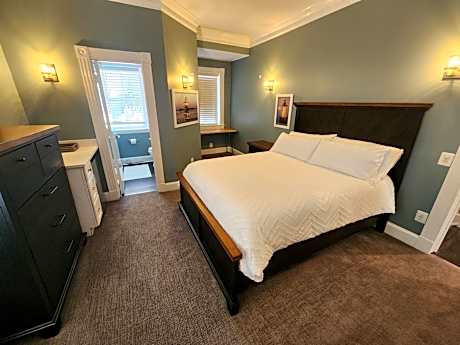 Queen Suite