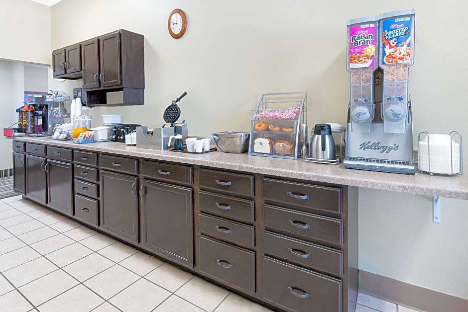 Super 8 by Wyndham Lisbon