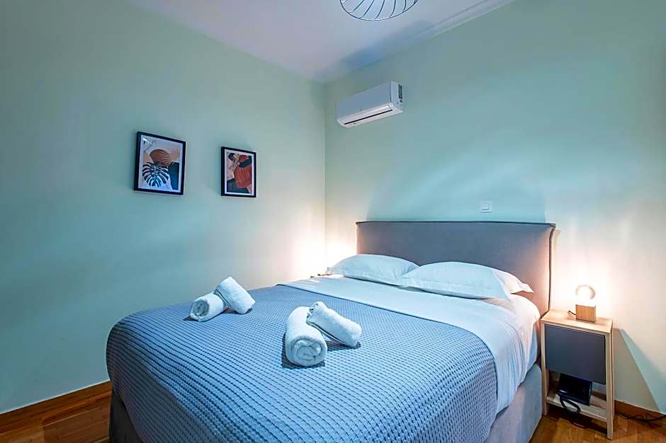 Aris123 by Smart Cozy Suites - Apartments in the heart of Athens - 5 minutes from metro - Available 24hr