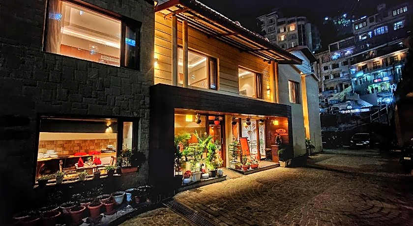 Royale Retreat Hotel And Spa Near Mall