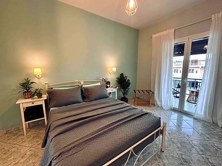 Royal Jelly Suites - Renovated Suites with Pool Just 5 Minutes walk from the Beach By Villa Mana Gers