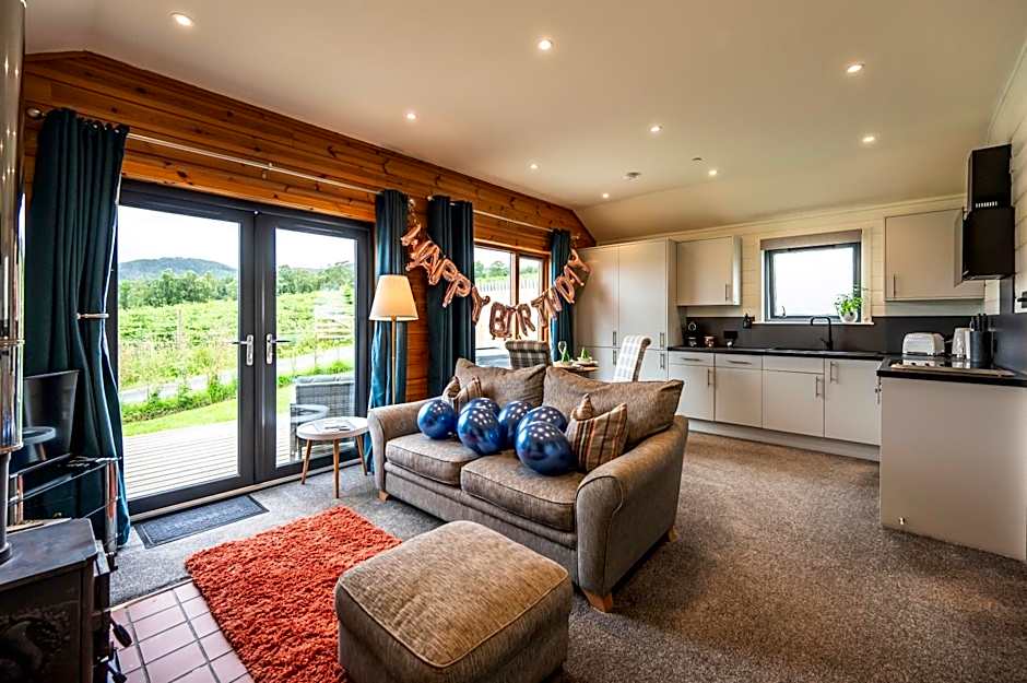 Kinnaird Lodges - Bealach lodge with hot tub