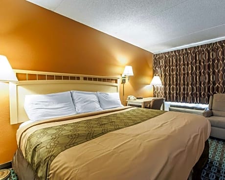 1 King Bed, Smoking