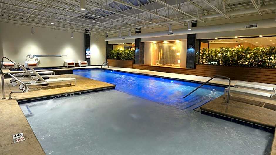 Holiday Inn and Suites Charleston West By IHG
