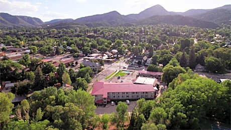 The Junction Hotel and Hostel