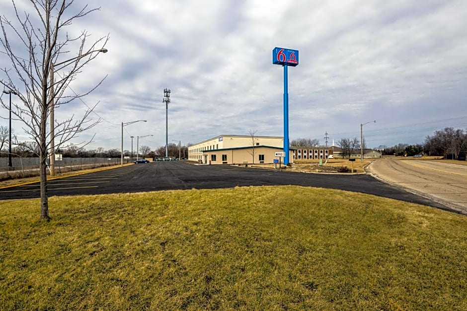 Motel 6 Peoria, IL