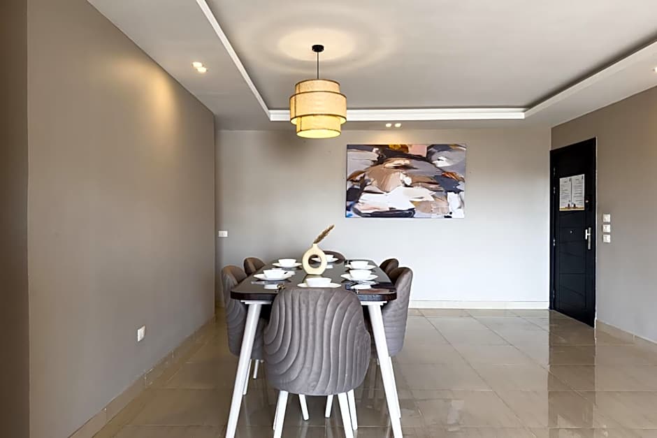 Flattering 2BDR - 5 min to Airport