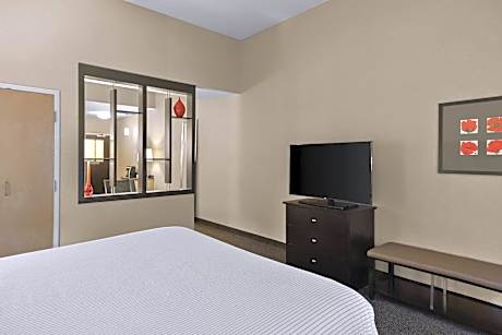 1 King Bed, Suite, Nonsmoking, Upgrade