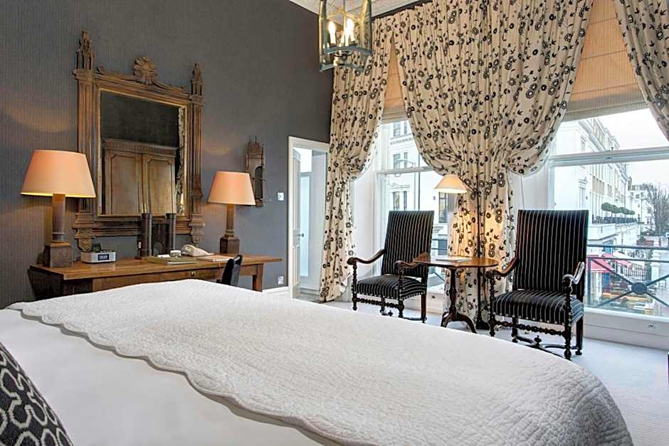 Photo 1 of 10 of Junior Suite