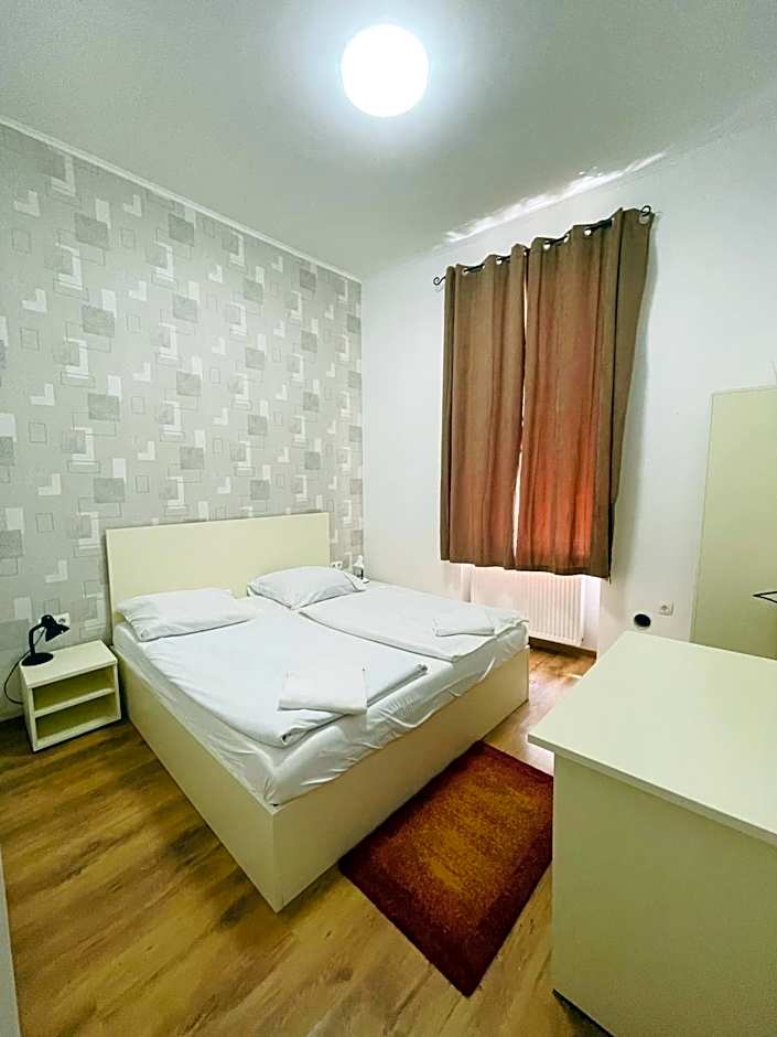 Easy Star Hotel