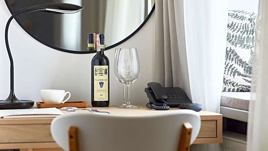 Wine and Pillow Hotel by Frapolli