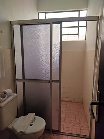 GROUND FLOOR APARTMENT (1 adult)