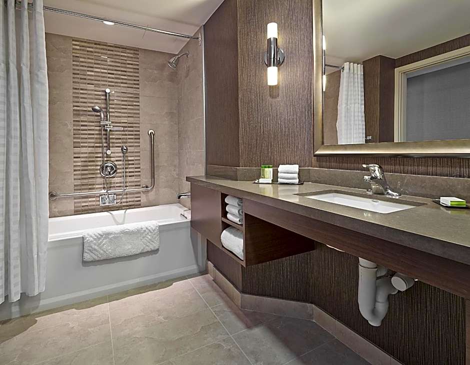 DoubleTree by Hilton West Edmonton