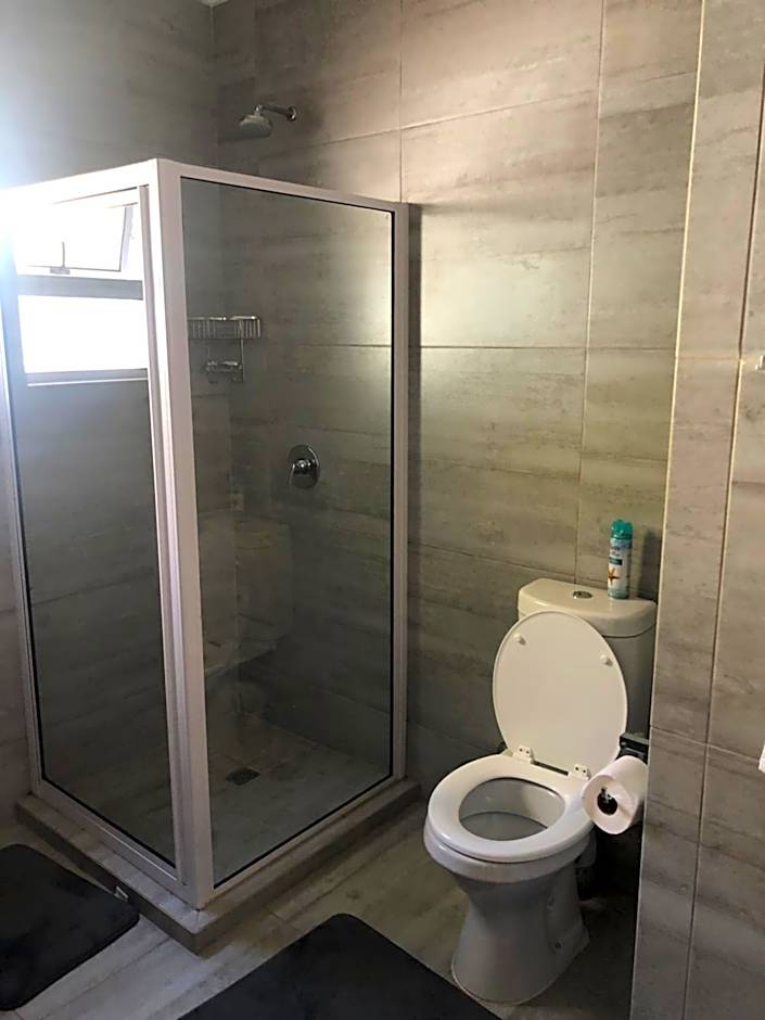 8 on Acacia Guesthouse