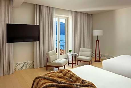 Deluxe, Lake View, Deluxe Guest Room, 2 Queen, Lake View