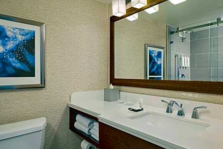 Concierge lounge access, Guest room, 1 King, High floor