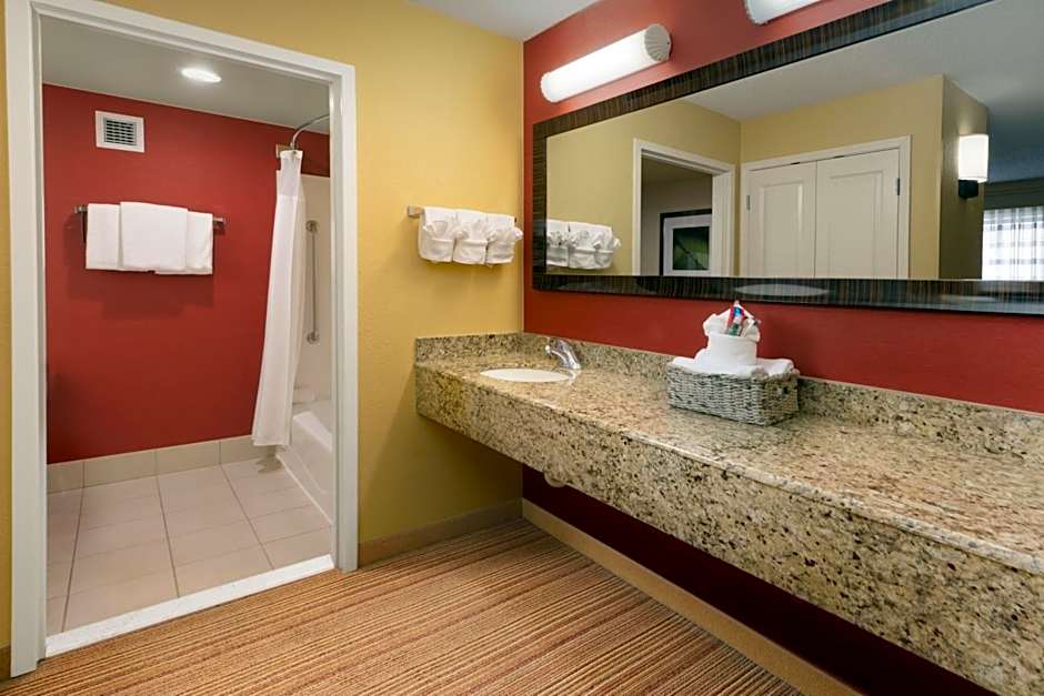 Courtyard by Marriott Dallas Plano in Legacy Park