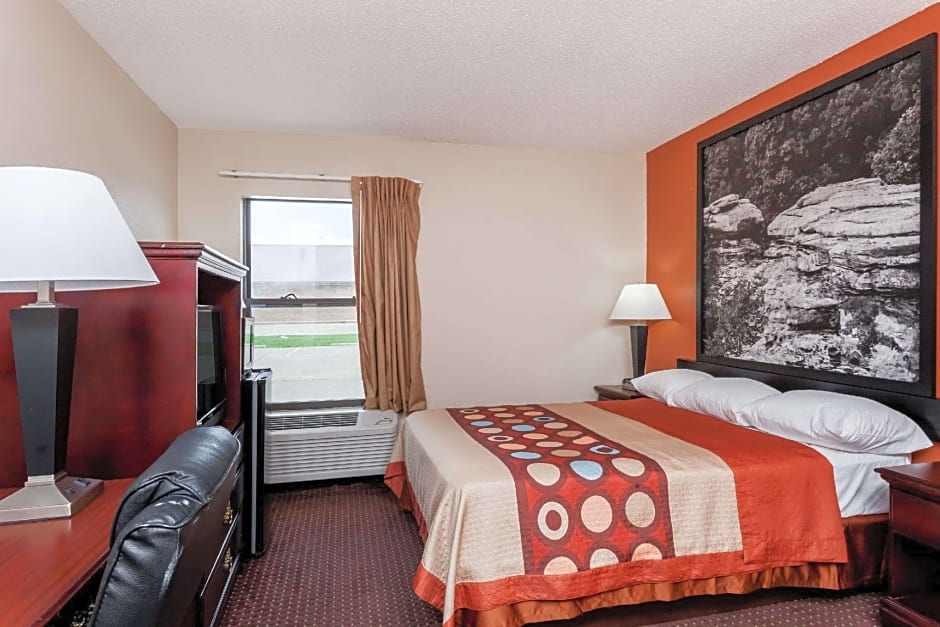 Super 8 by Wyndham Harrisburg