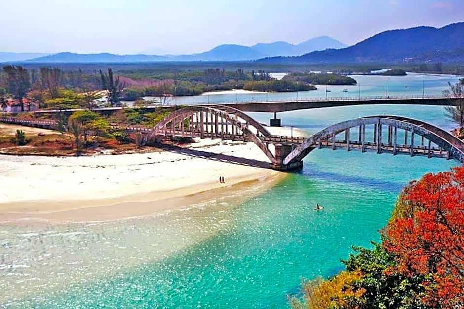 Banana Leaf Eco Hostel