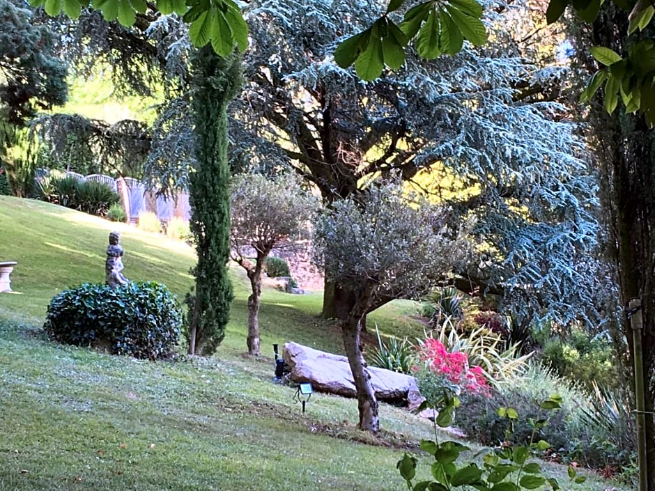 Maison d'hôtes et gîtes La Chouannerie à côté du parc du Puy duFou