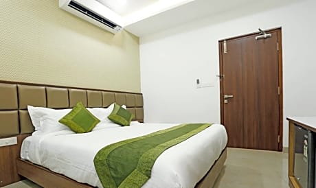 [Sanitized] Deluxe Double Room