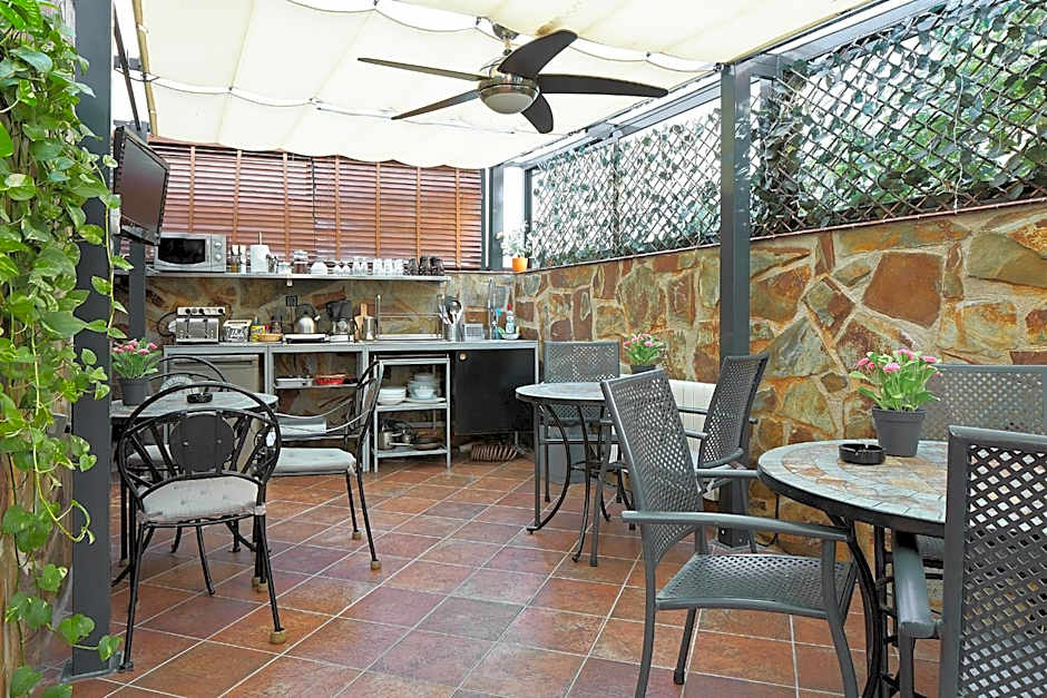 Hostal House
