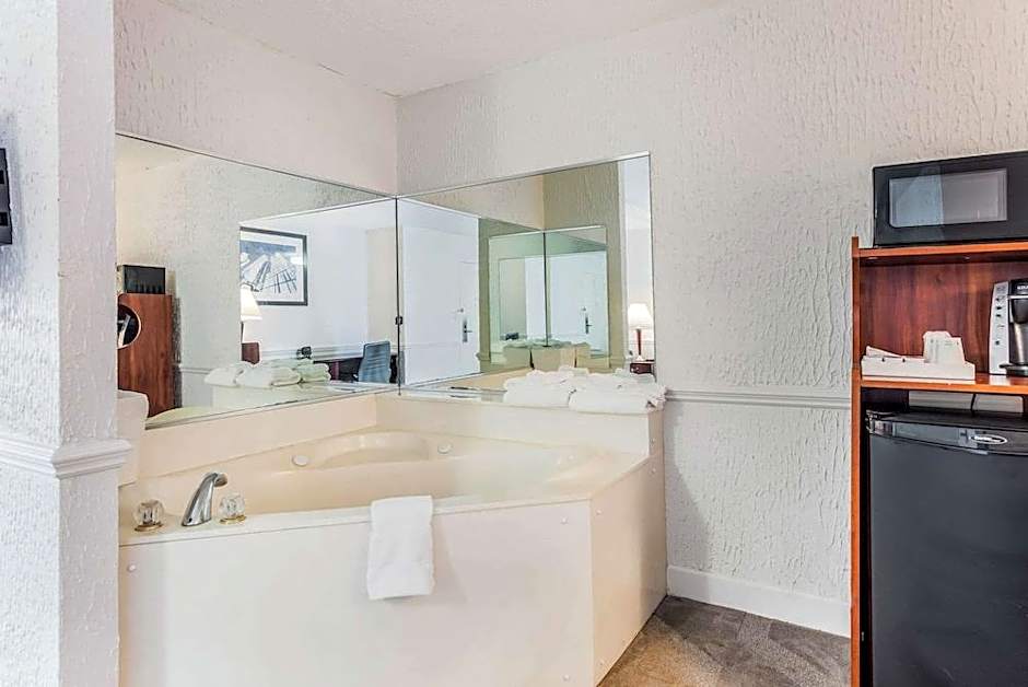 QUALITY SUITES