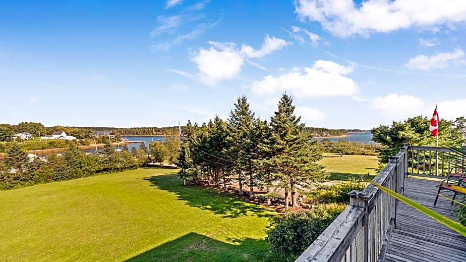 Bayview Pines Country Inn B&B