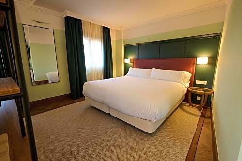 Honest Granada Hotel