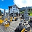 SKILL Mountain Lodge - Ski und Bike Hostel im Sommer mit JOKER CARD