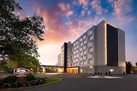 Hampton Inn & Suites Newark Airport Elizabeth
