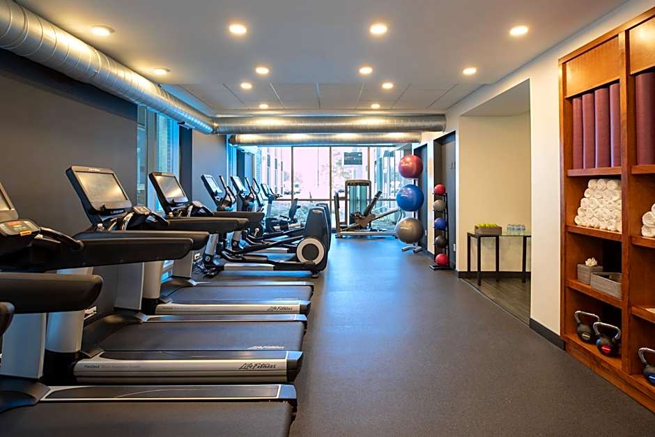 Renaissance by Marriott Minneapolis Bloomington Hotel