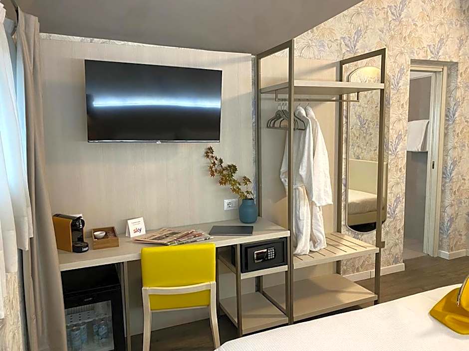 Hotel Embassy