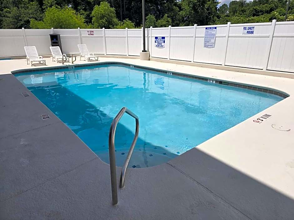 Comfort Inn & Suites Brunswick I-95