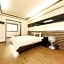 H  Hotel