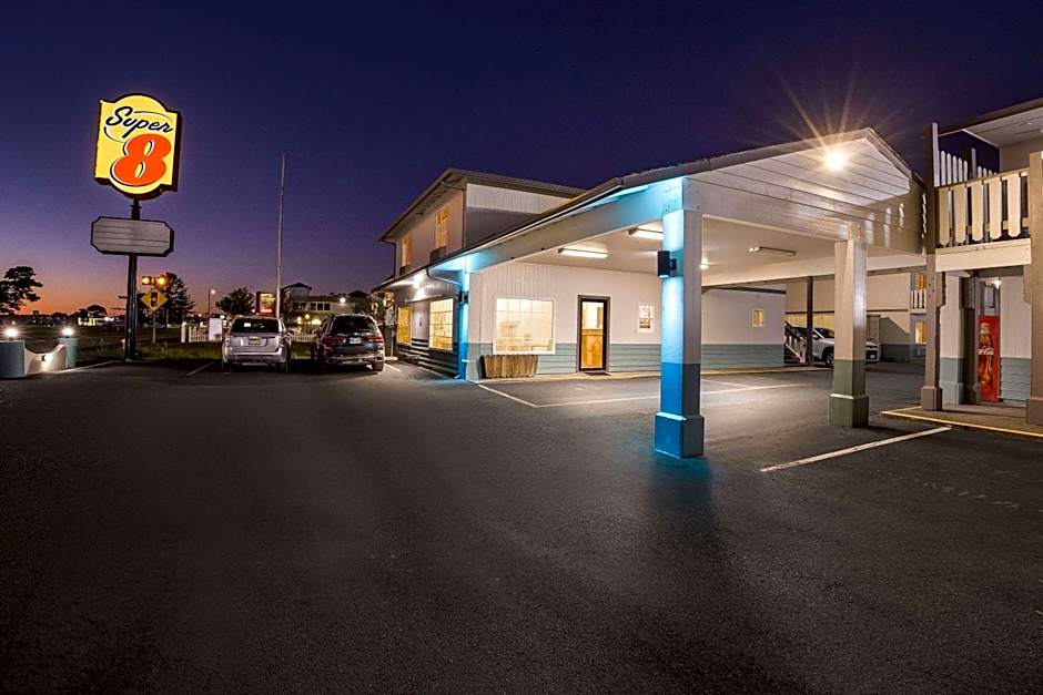 Super 8 by Wyndham Crescent City