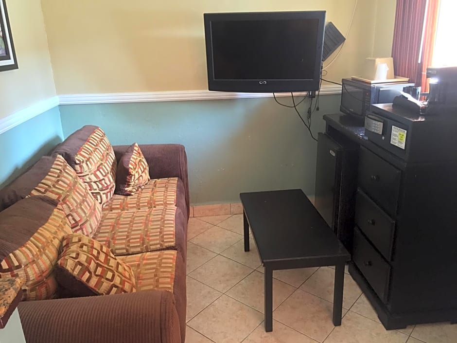 Paradise Inn & Suites