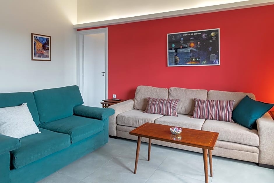 CHROMA Lodge Pikermi