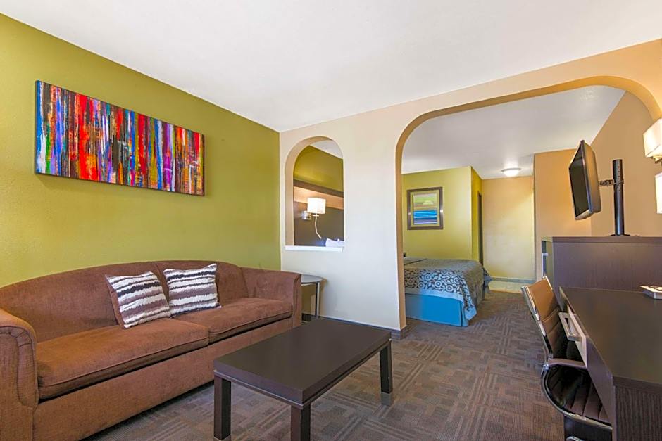 Days Inn by Wyndham Carlsbad