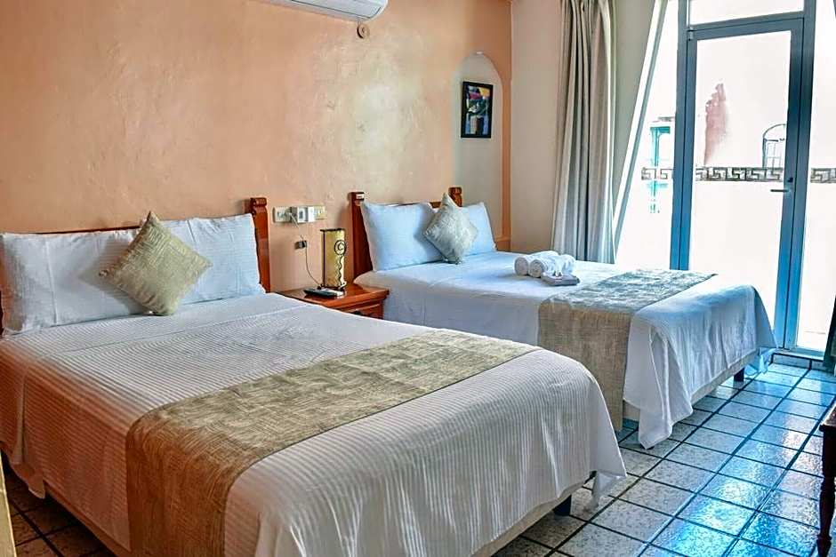 Hotel Bucaneros