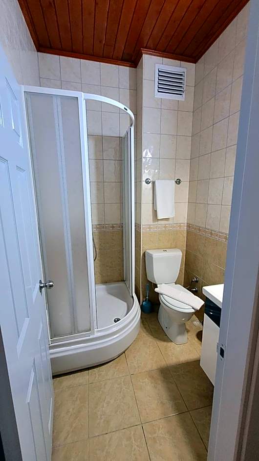 Canada Hotel & Bungalows