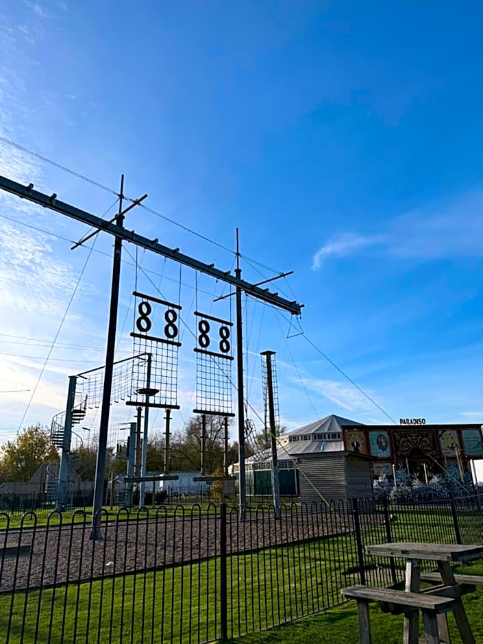Hot tub retreat at Tattershall Lakes