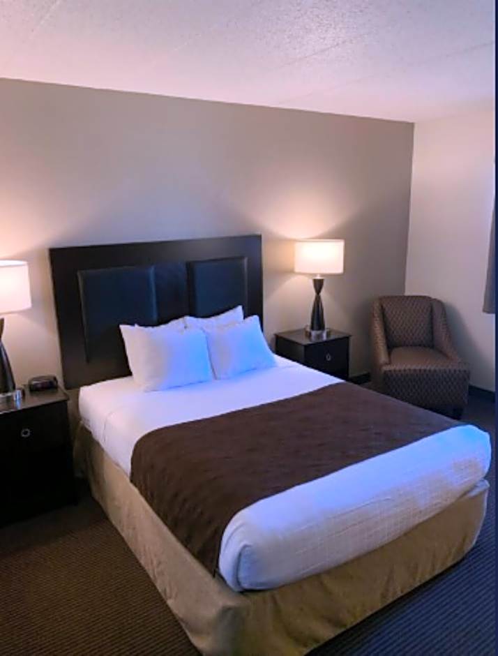 Photo 1 of 3 of 1 Queen Bed, Mobility Accessible