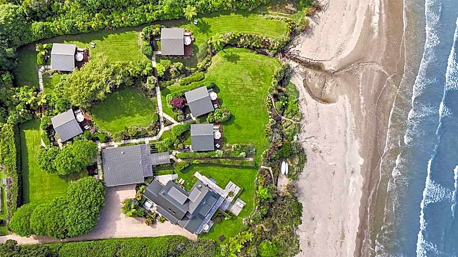 Adrift In Golden Bay- Absolute Beachfront Villas