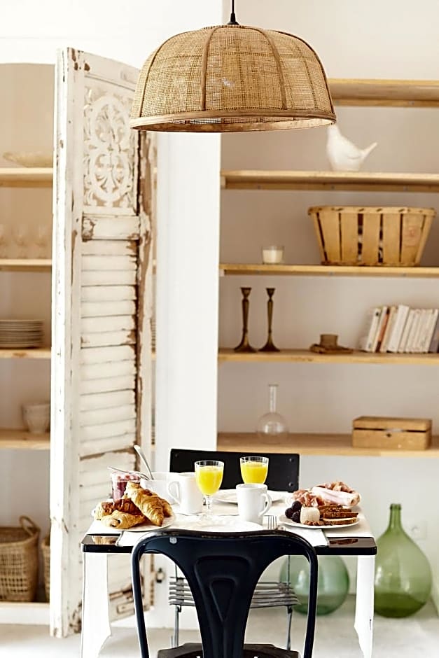 Maison 1634 - Parking, petit-dejeuner compris, proche centre, climatisation, piscine