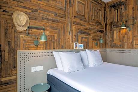 Deluxe Double or Twin Room with Lake View