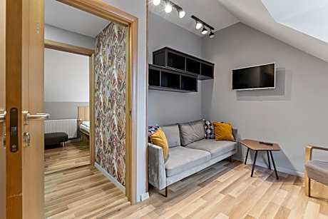 One-Bedroom Apartment with Private Bathroom