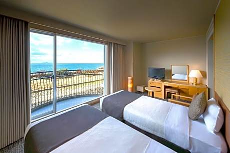 Twin Room with Toilet and Ocean View - Non-Smoking