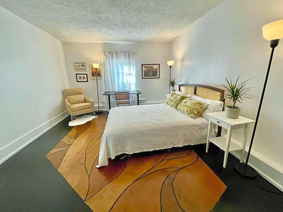 Nature Retreat w/ Sunroom Gazebo