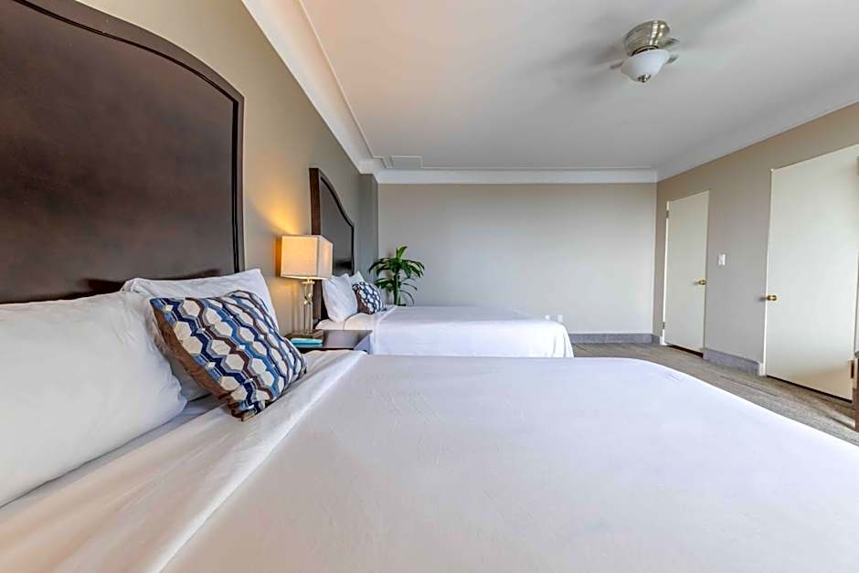 Prince Arthur Waterfront Hotel & Suites